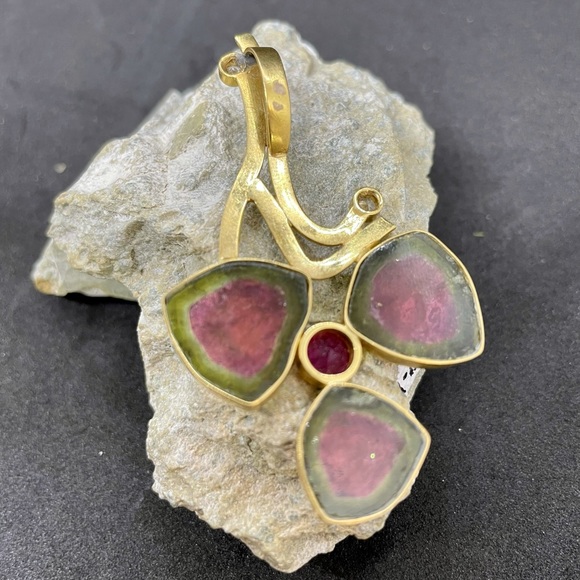 Yellow gold (acid tested 21K+) custom made pendant - Picture 3 of 5